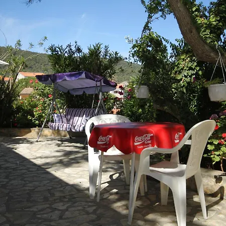 By The Sea - 8032 Pensión 3*