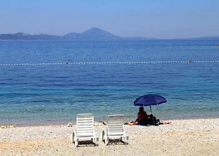 By The Sea - 8032 Pensión 3*