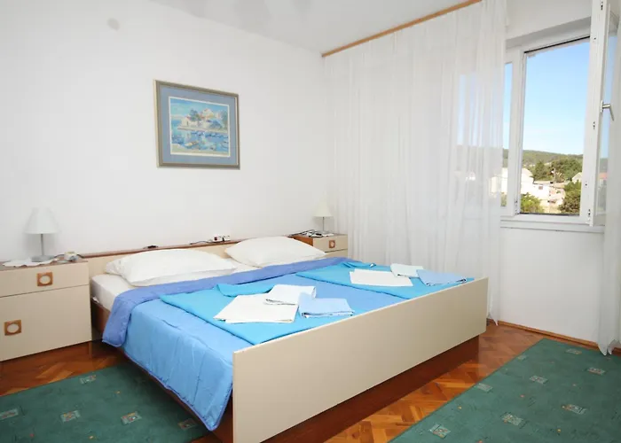 By The Sea - 8032 Pensión 3*